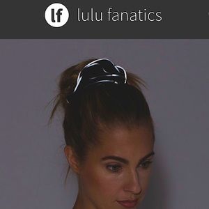 🍋 Like New - Lululemon Light Locks Scrunchie